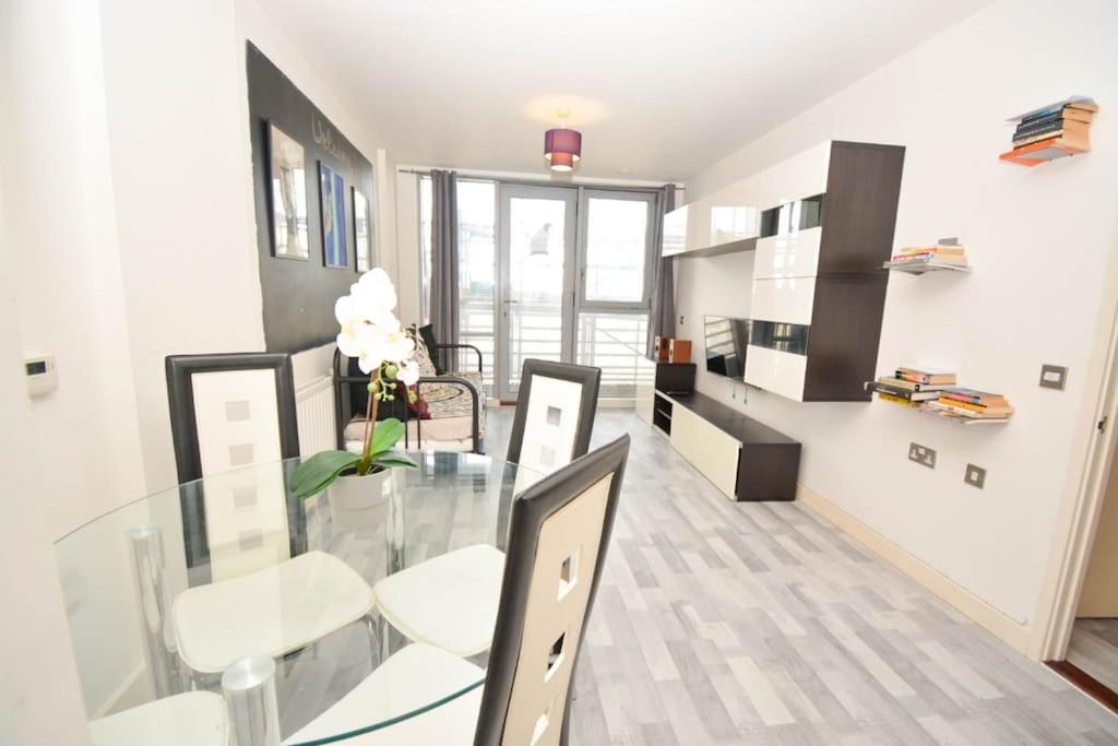 Giogio - Comfortable Stratford Flat With Stunning Views Apartment London Ngoại thất bức ảnh