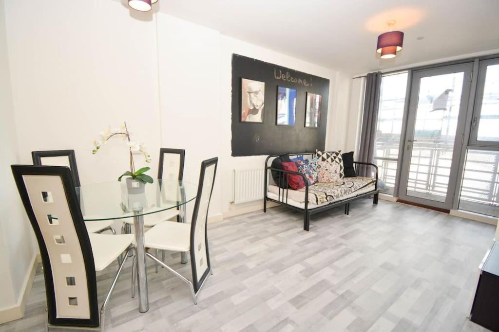 Giogio - Comfortable Stratford Flat With Stunning Views Apartment London Ngoại thất bức ảnh